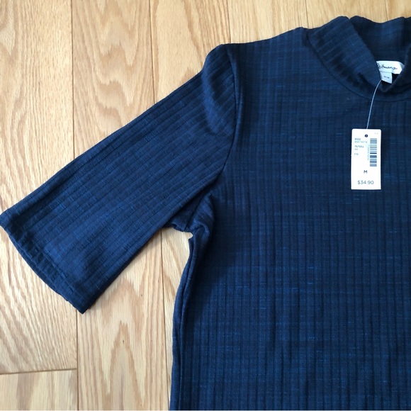 NWT Reitmans Mock Neck Top (Women’s size M) - Picture 3 of 5